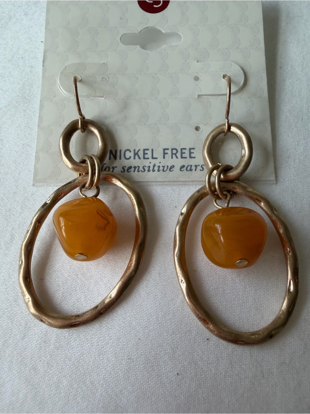 NWT Dress Barn Hammered Gold Oval Drop Earrings W/ Amber Toned Beads - Picture 2 of 3